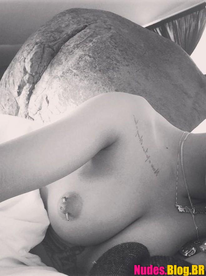 Fotos nuas da cantora Rihanna pelada caiu na net